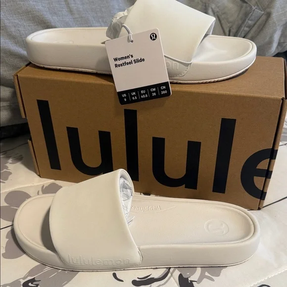 lululemon athletica White Women's Restfeel Slide Sandals - Picture 1 of 2